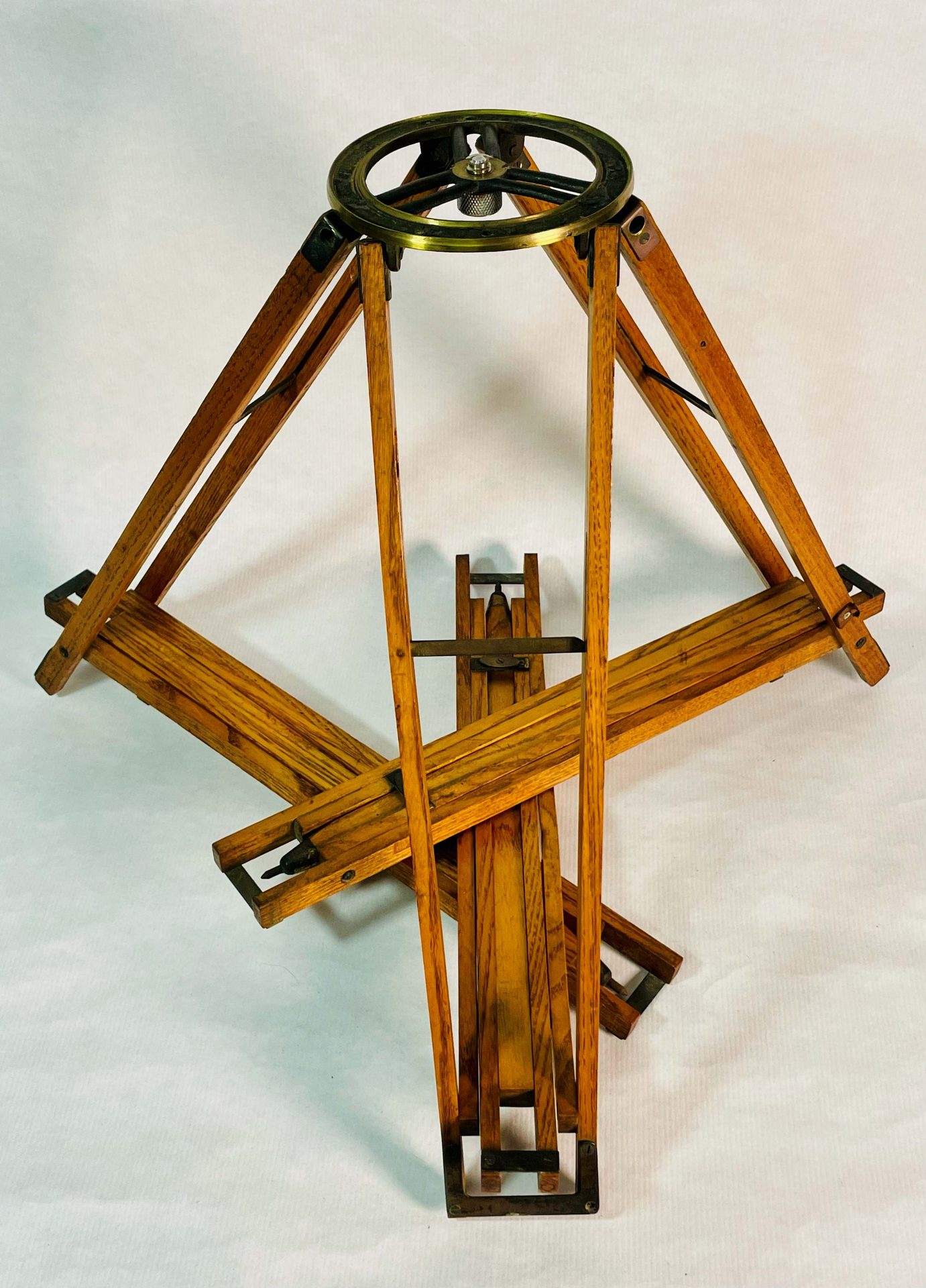 TRIPODE MADERA ROTULA CIRCULAR, S/M vista 2