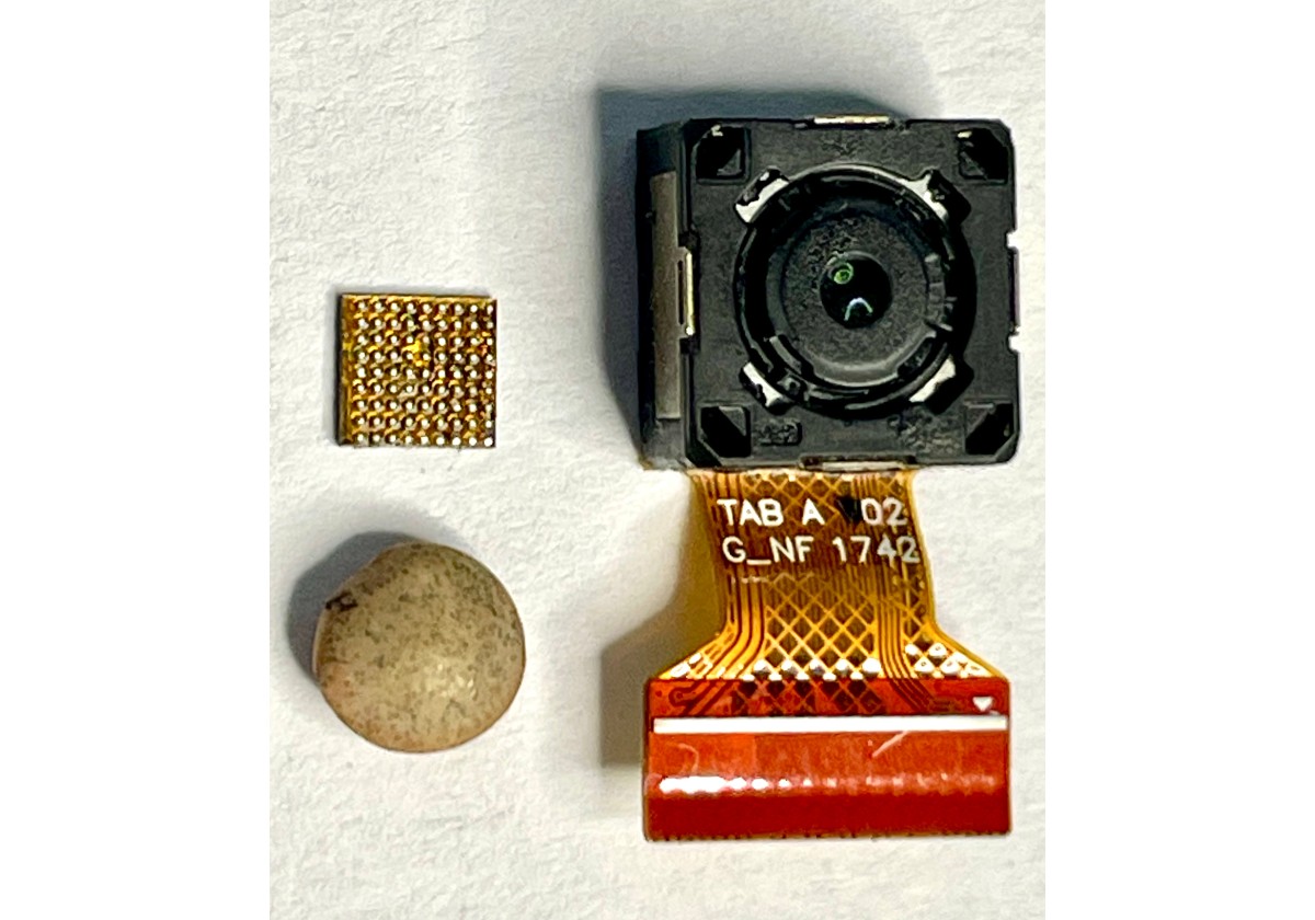 CAMARA Y CAD DE UN TELEFONO MOVIL.