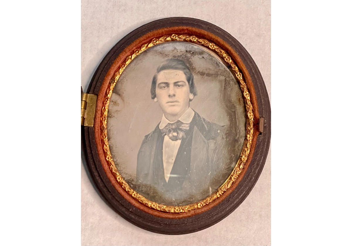 DAGUERROTIPO, HOMBRE JOVEN, OVALADO.
