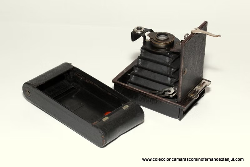 KODAK, Nº 2 FOLDING AUTOGRAPHIC BROWNIE vista 4