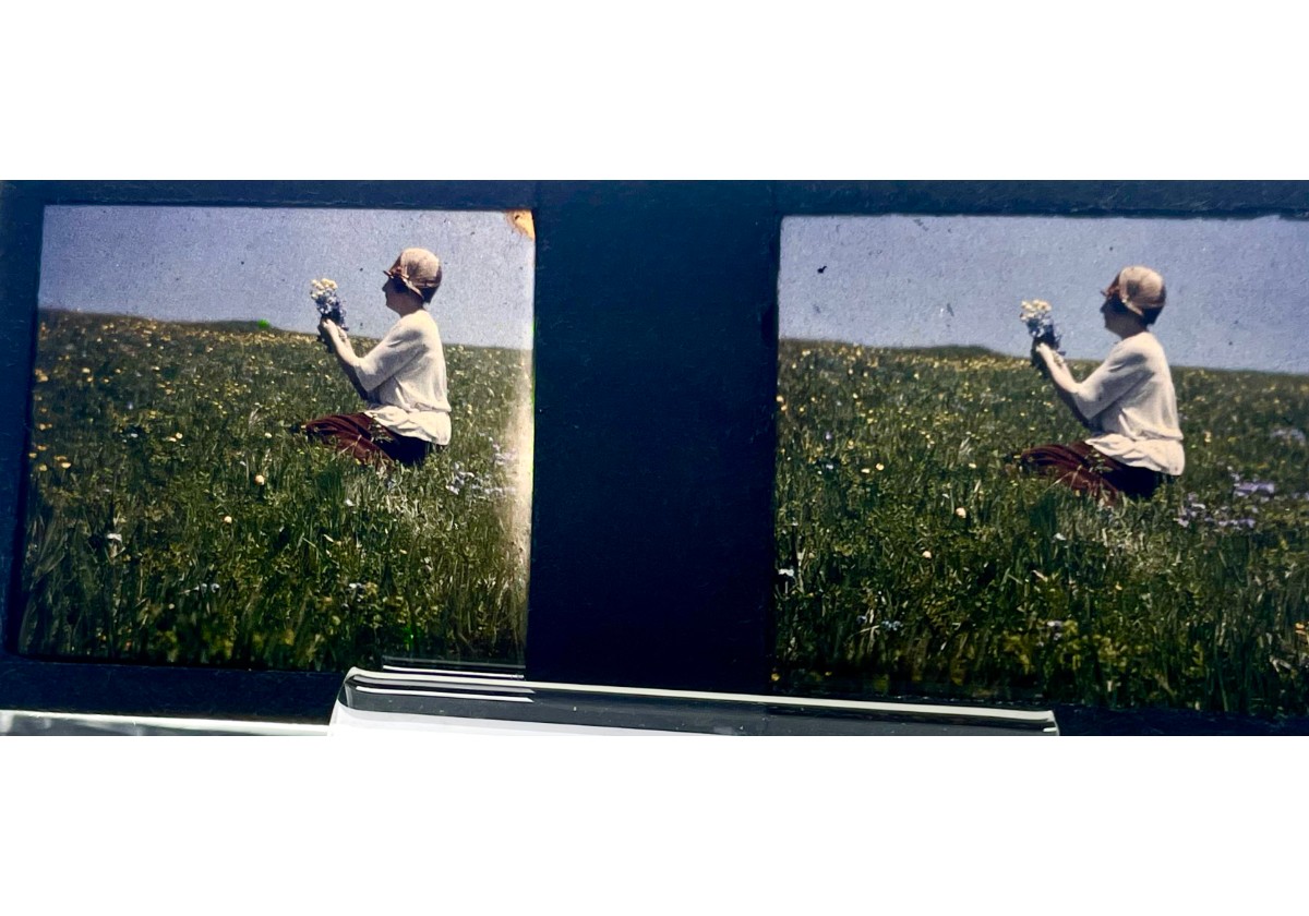 AUTOCHROMO ESTEREO (MUJER EN EL CAMPO).