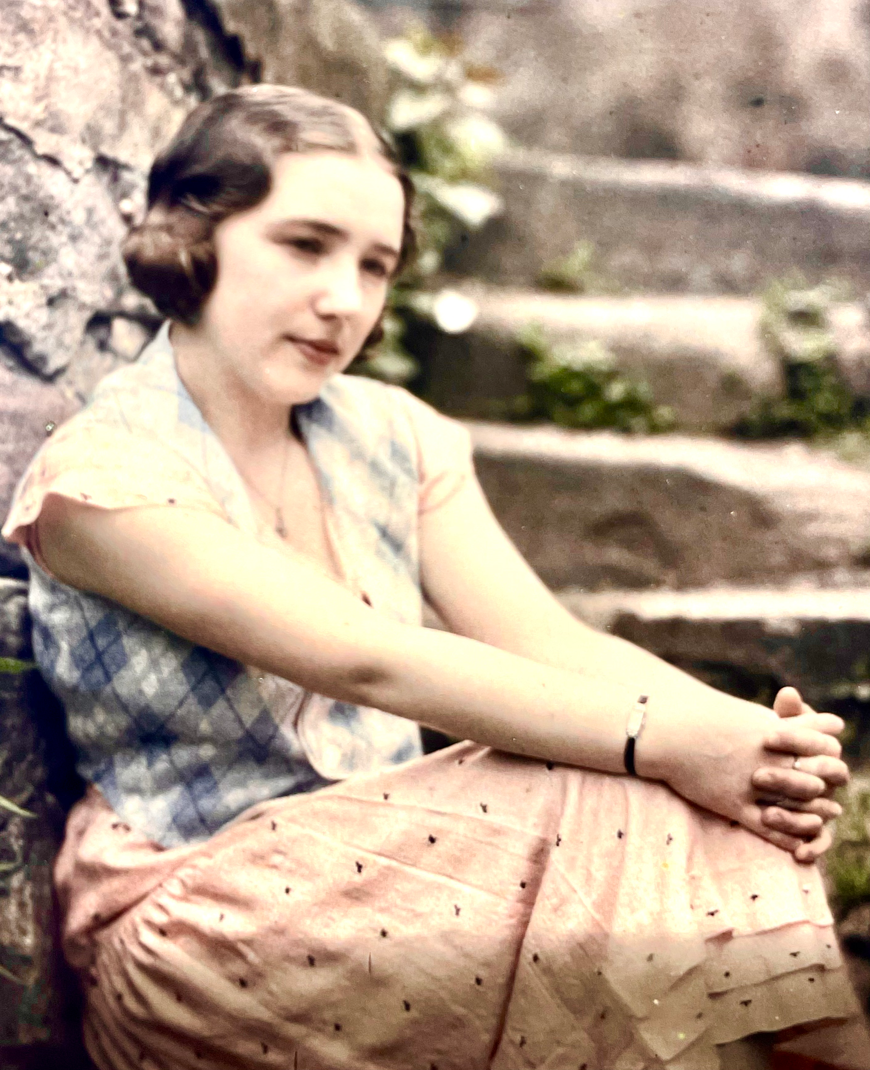 AUTOCHROME, (SEÑORA EN ESCALERA) vista 2