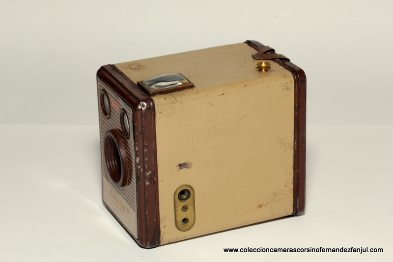 KODAK, BROWNIE FLASH IV vista 2