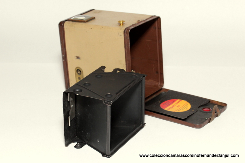 KODAK, BROWNIE FLASH IV vista 3