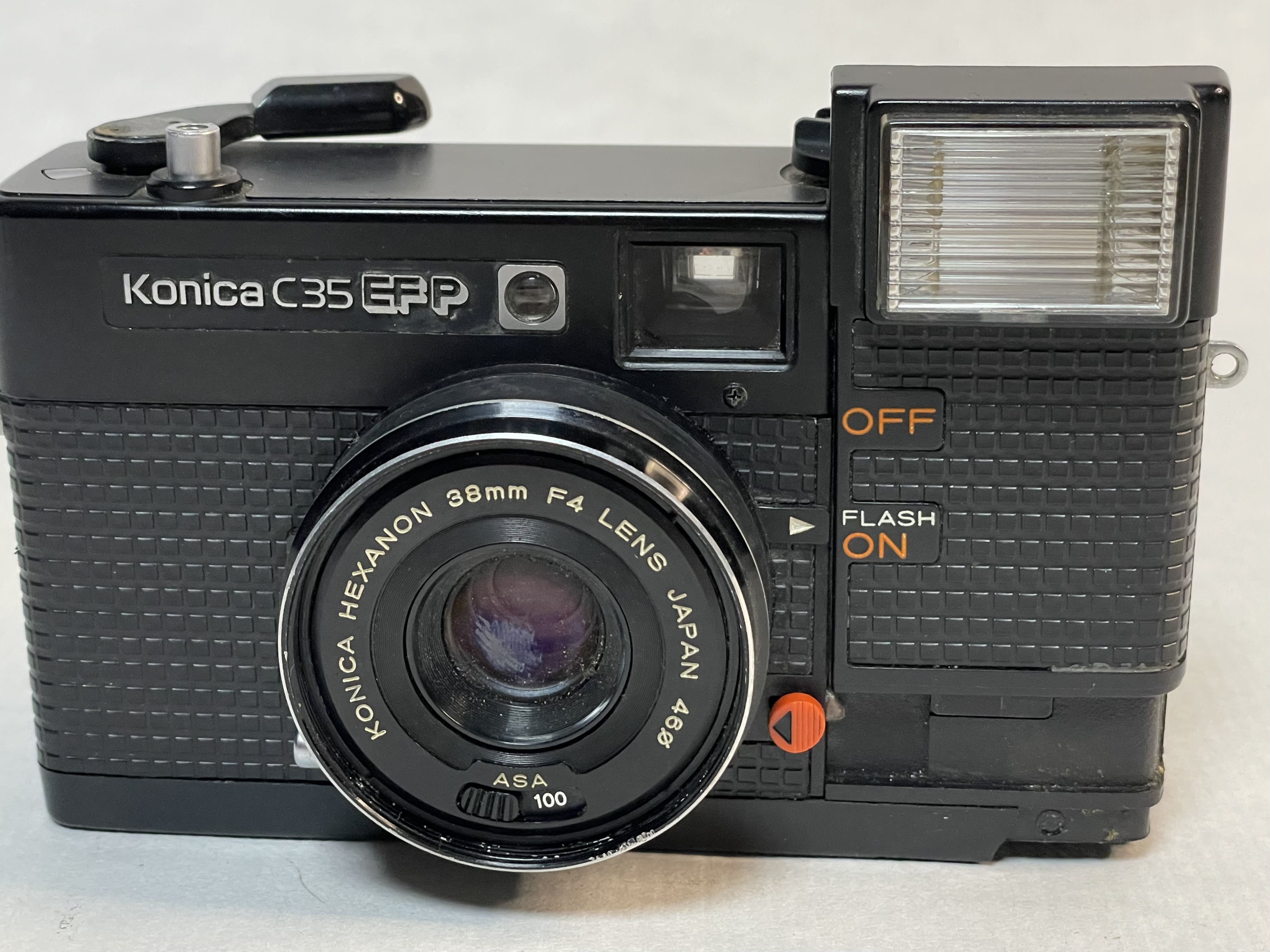KONICA C 35 EPF. vista 2