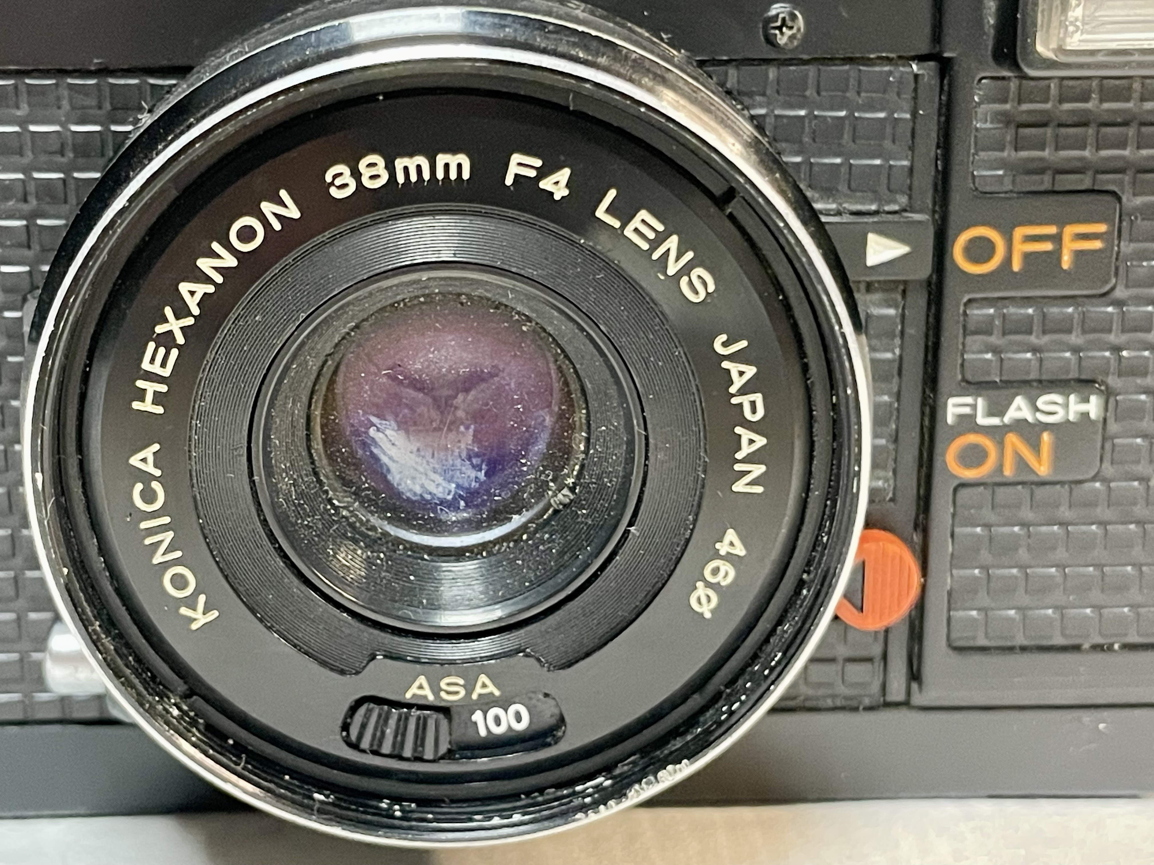 KONICA C 35 EPF. vista 3