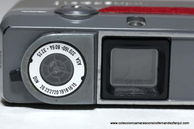 MINOLTA 16 EE II vista 3