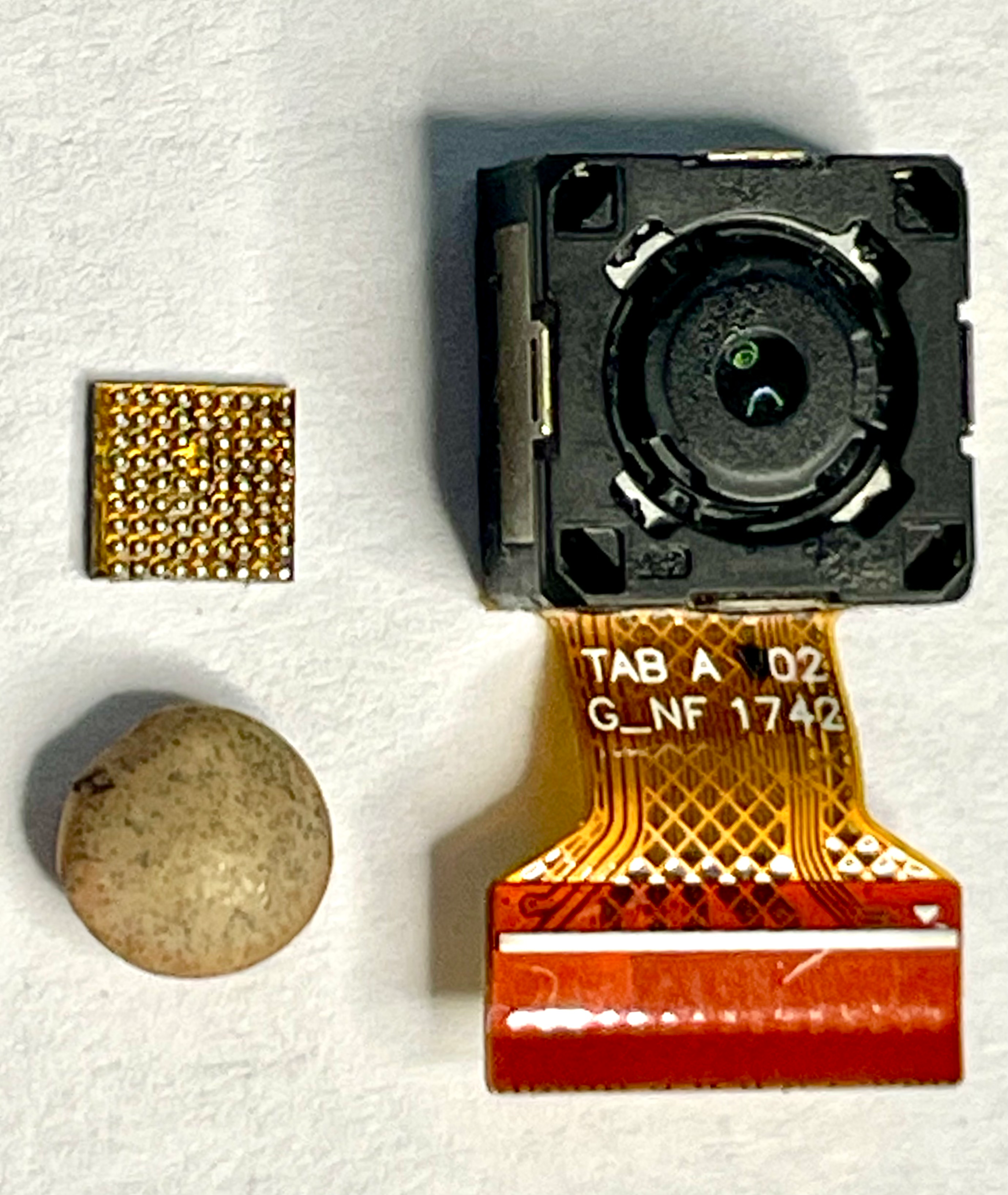 CAMARA Y CAD DE UN TELEFONO MOVIL.