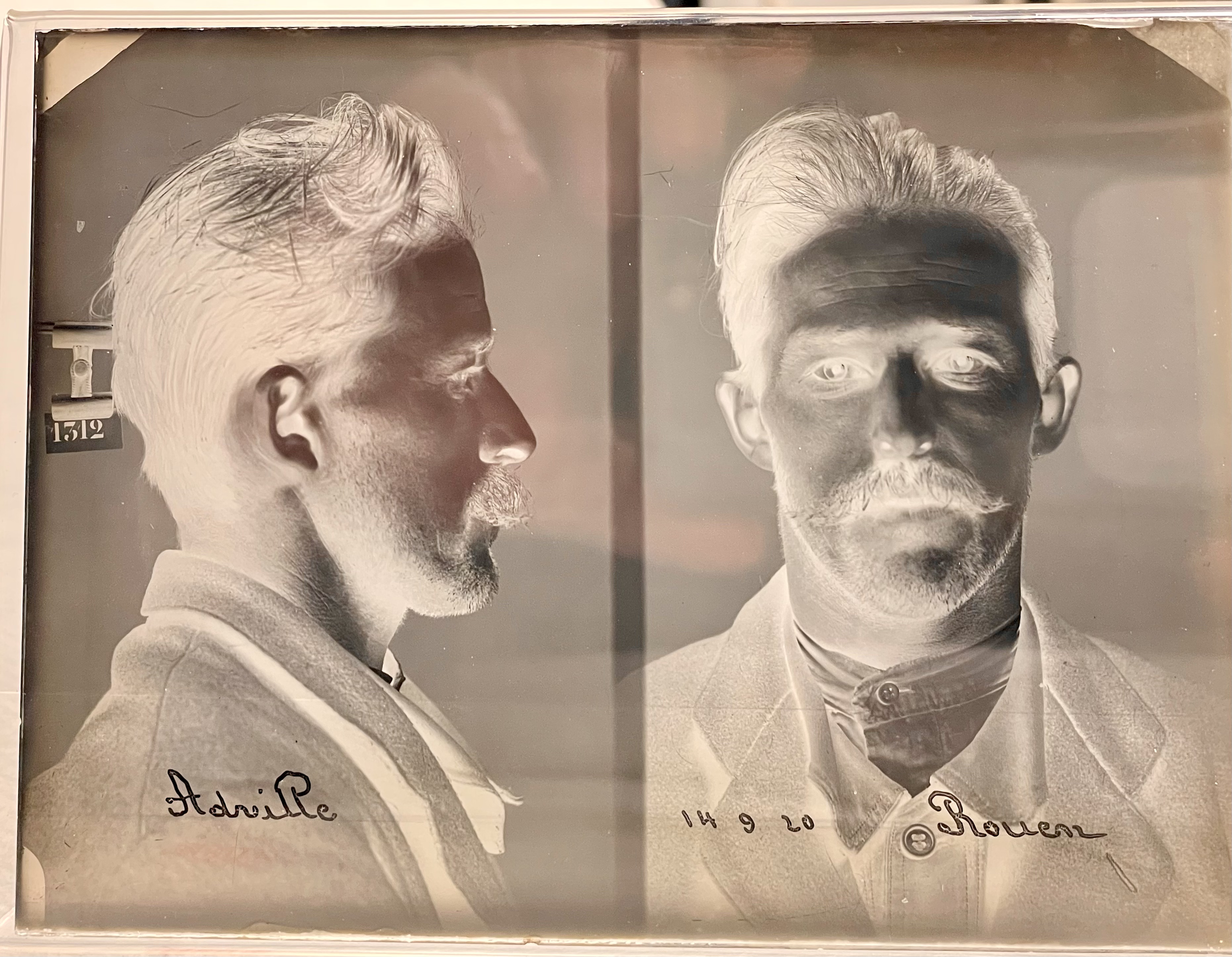 NEGATIVO ANTROPOMETRICO DE BERTILLON.
