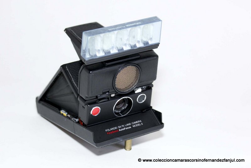 POLAROID SX 70, DELUXE MODEL.
