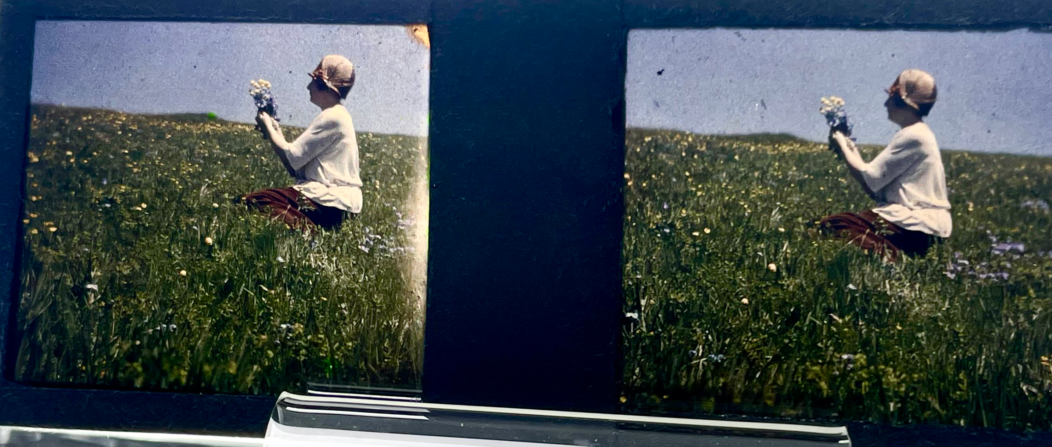 AUTOCHROMO ESTEREO (MUJER EN EL CAMPO).